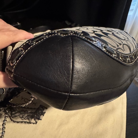 Y2K Vintage Coach Black and Gray Signature Canvas Shoulder Bag with Buckle - Picture 4 of 12